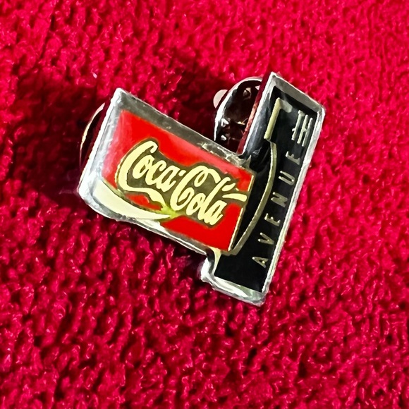 (2) Vintage Coca-Cola Lapel Pins - Picture 7 of 9